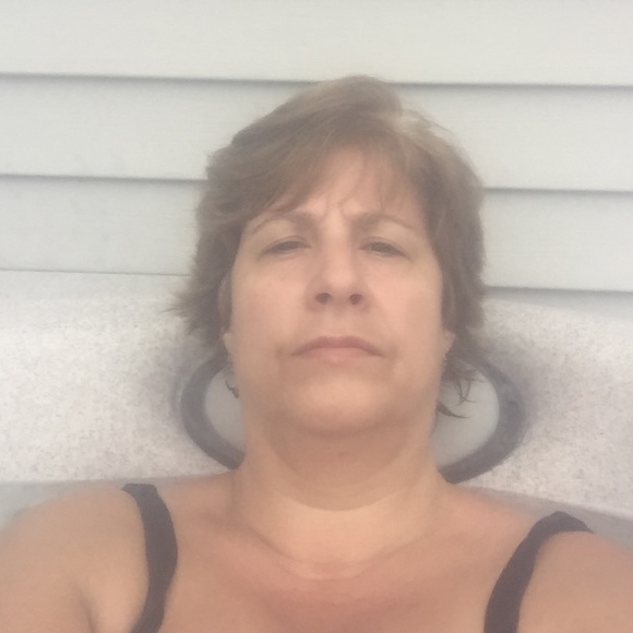 Profile Picture of Kim Hocker (@khocker383) on Poshmark