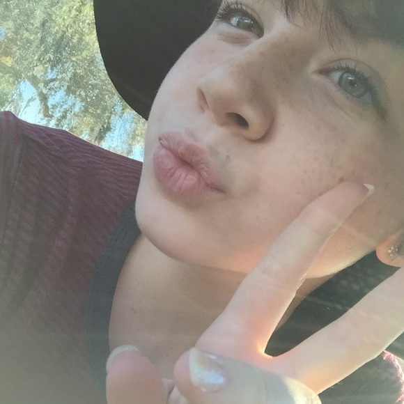 Profile Picture of Hailey Thomas (@hailsjt) on Poshmark