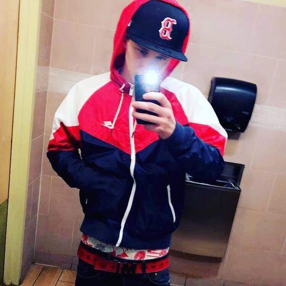 Profile Picture of Brady Kenyon (@bradyaokenyon) on Poshmark