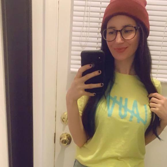 Profile Picture of Kristine Dicrosta (@christinewithak) on Poshmark