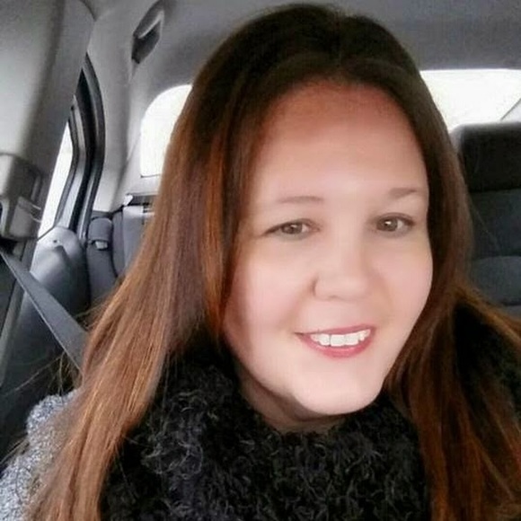 Profile Picture of Lora Porter (@loralee1971) on Poshmark