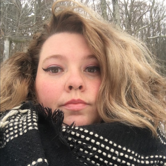 Profile Picture of Jess Hobbs (@jhobbs6969) on Poshmark