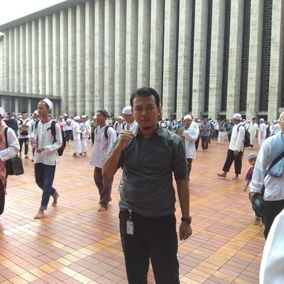 Profile Picture of Zam-Zam Ahmad F (@AaAzam25) on Twitter