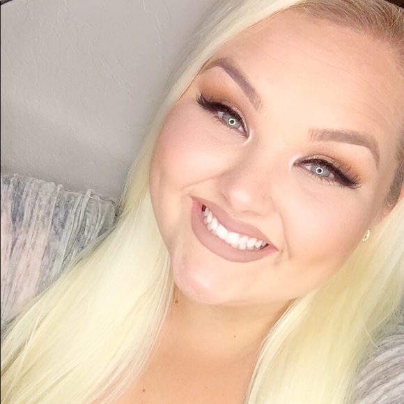 Profile Picture of Joeanne Keavy (@mamakeavy) on Poshmark