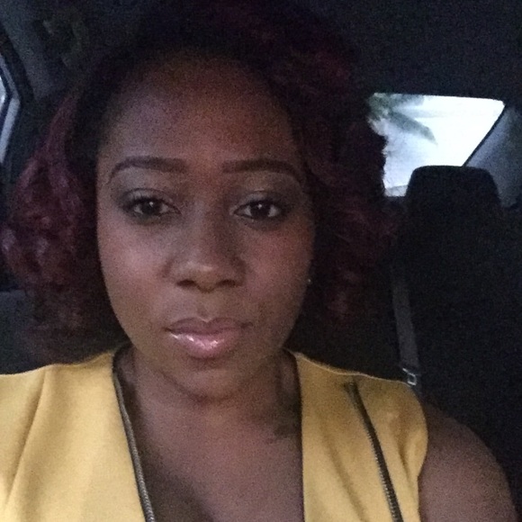 Profile Picture of Leatha Davis (@lgdavis87) on Poshmark