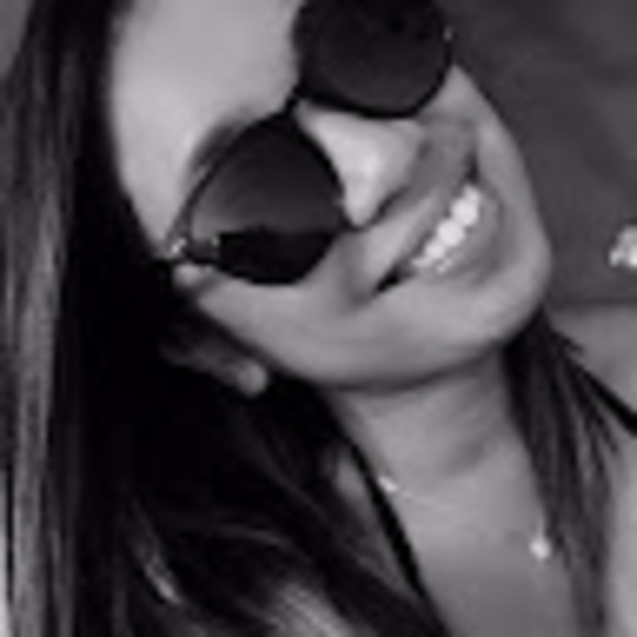 Profile Picture of Lori Arriola (@loriarriola671) on Poshmark