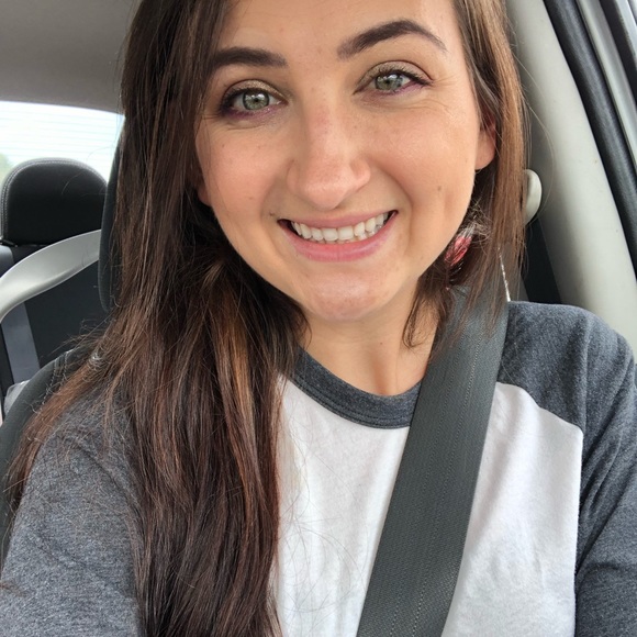 Profile Picture of Kayla Carpiniello (@kaylacarp) on Poshmark