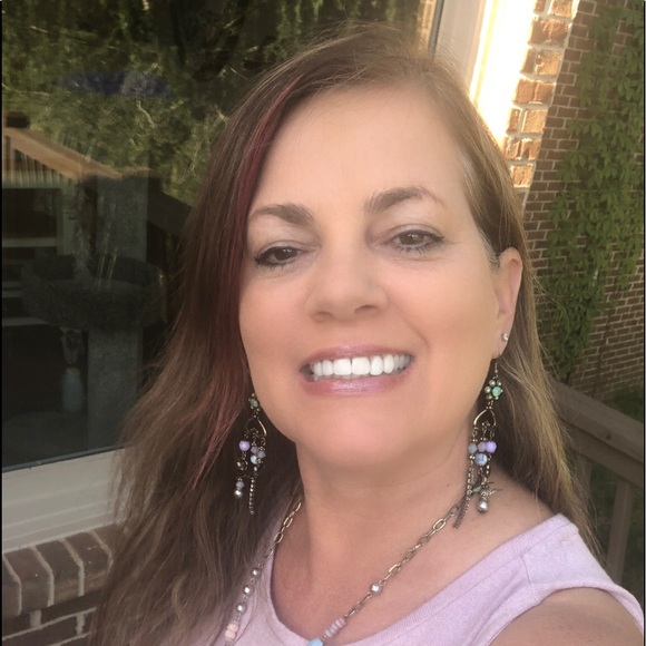 Profile Picture of Debbie Connell (@lucy3596) on Poshmark