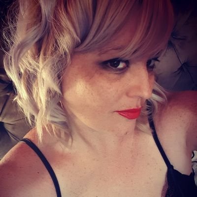 Profile Picture of Candy (@CandyCurvesUK) on Twitter
