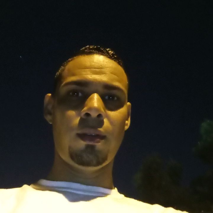 Profile Picture of Robert (@robertikord) on Tiktok