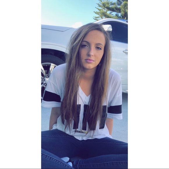 Profile Picture of Breanna Coldwell (@breannac16) on Poshmark