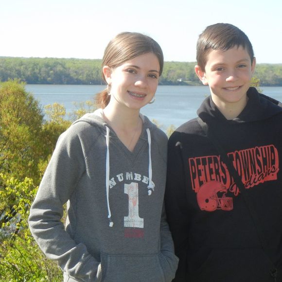 Profile Picture of Cindy Elliott mccartney (@cindmcc) on Poshmark