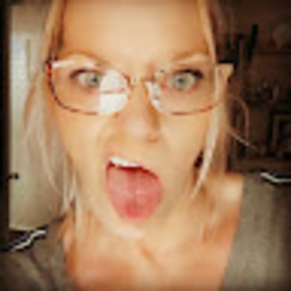 Profile Picture of Cathi Campbell (@cathic74) on Poshmark
