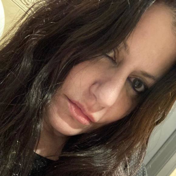 Profile Picture of Lisa Damiano (@nathaney) on Poshmark