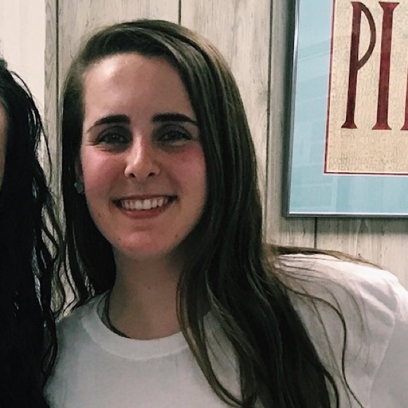 Profile Picture of Liz Schlerf (@schlerfe) on Poshmark