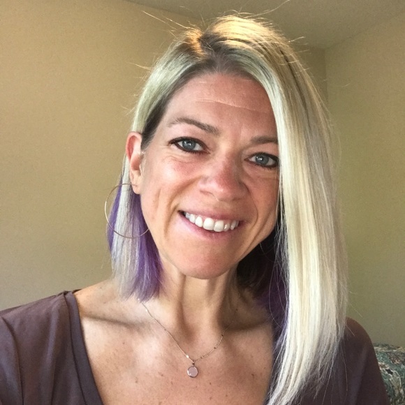 Profile Picture of Mimi Mcilroy (@mmcilroy29) on Poshmark