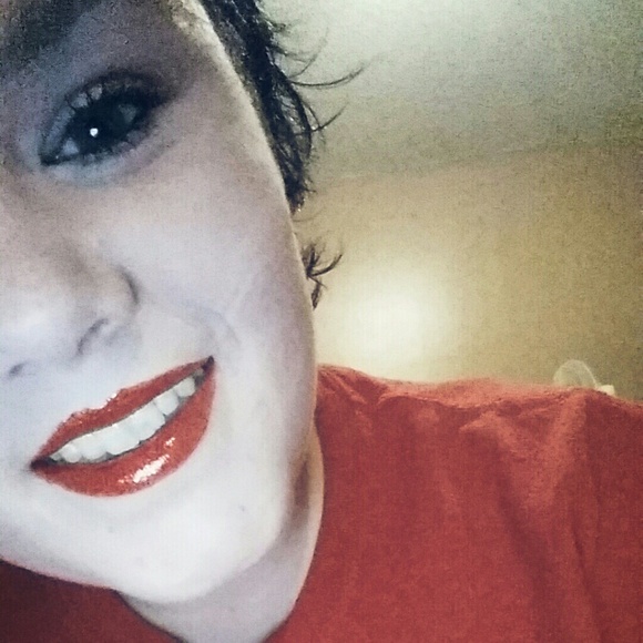 Profile Picture of Danielle Eppinger (@mrseppinger) on Poshmark