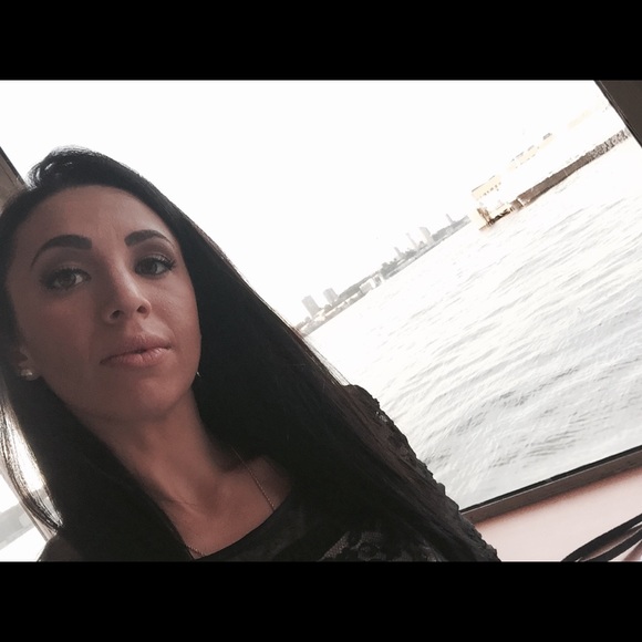 Profile Picture of Nicolette Scorsone (@scors30) on Poshmark