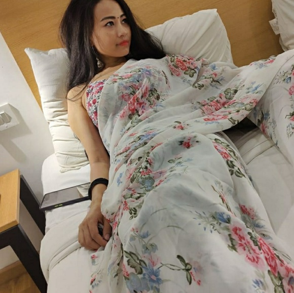 Profile Picture of Susen Exoo (@susenexoo) on Poshmark