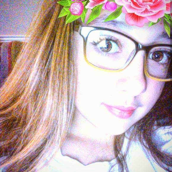 Profile Picture of Cayla Derasp (@cayladerasp) on Poshmark