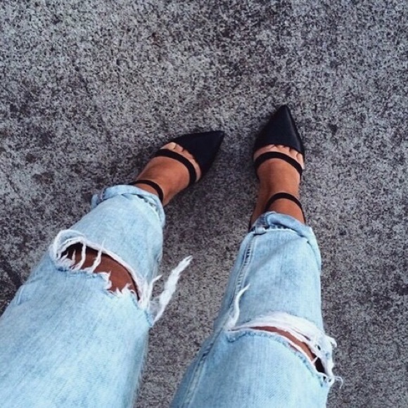 Profile Picture of Briane Alabre (@fashionistabbg) on Poshmark