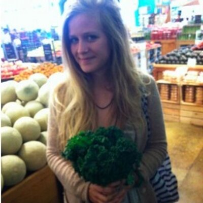 Profile Picture of Elizabeth Carlton (@elizmocarlton) on Twitter