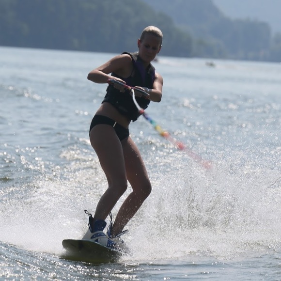 Profile Picture of Danielle Garson (@daniellegarson) on Poshmark