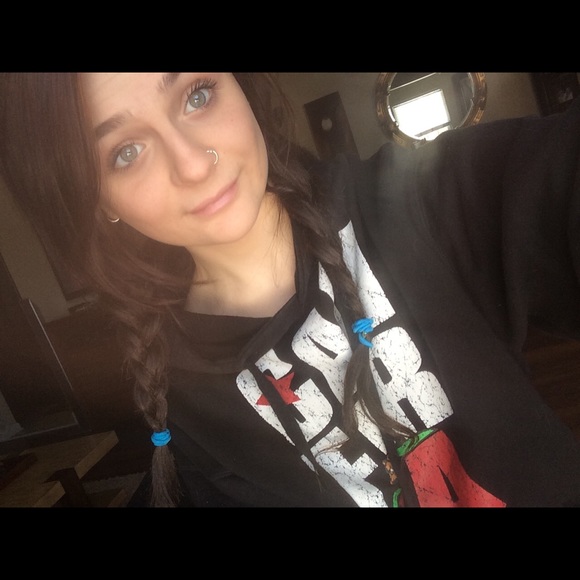 Profile Picture of Sandra Wieckowski (@sandrairene613) on Poshmark