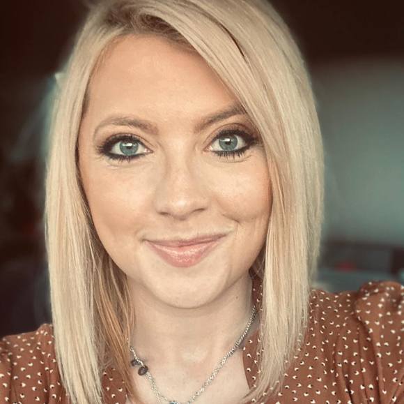 Amy Depoyster - Poshmark Profile Picture of Amy Depoyster (@amydepo) on Poshmark