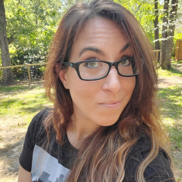 Profile Picture of Danielle Startzell (@djstar) on Poshmark