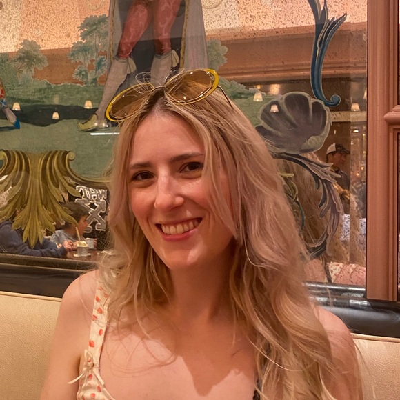 Profile Picture of Rachael Roberts (@linkedpenny) on Poshmark