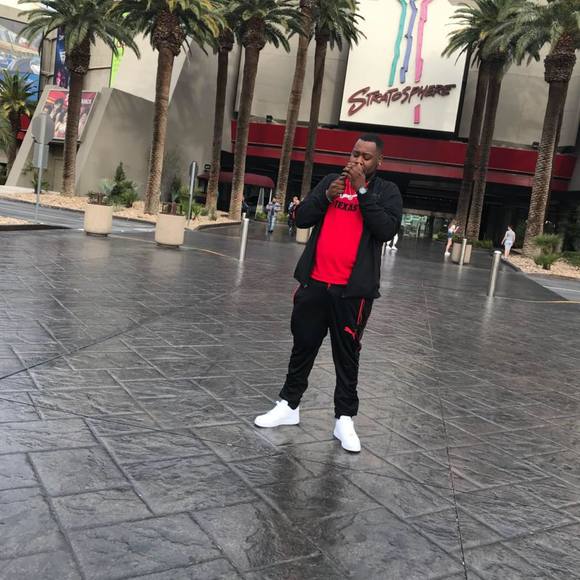 Profile Picture of Jacob Robbins (@jrkeepit100) on Poshmark