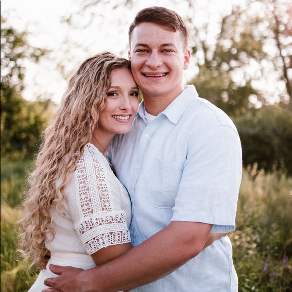 Profile Picture of Ashley Debaker (@ashjdebaker) on Poshmark