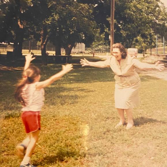 Profile Picture of Rachael Robinson mcguire (@rach1221) on Poshmark