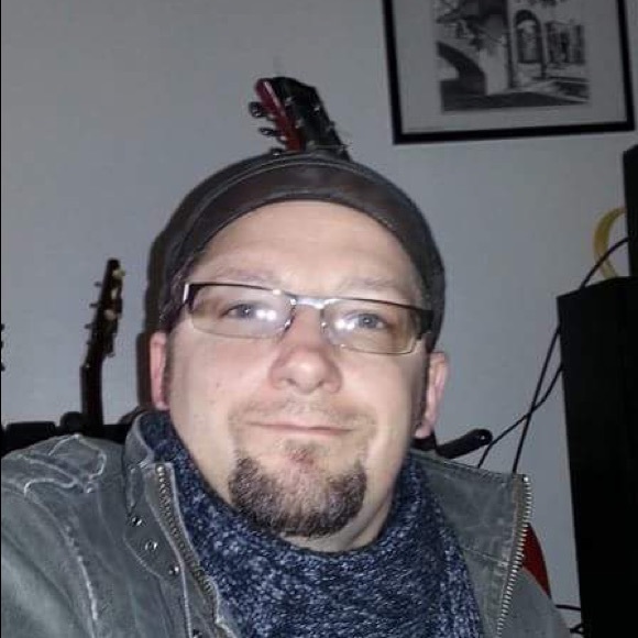 Profile Picture of Edward Hunga (@edwardhunga) on Poshmark