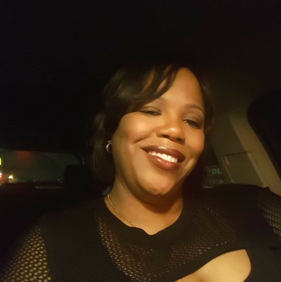 Profile Picture of Shontella Durr (@bri708) on Poshmark