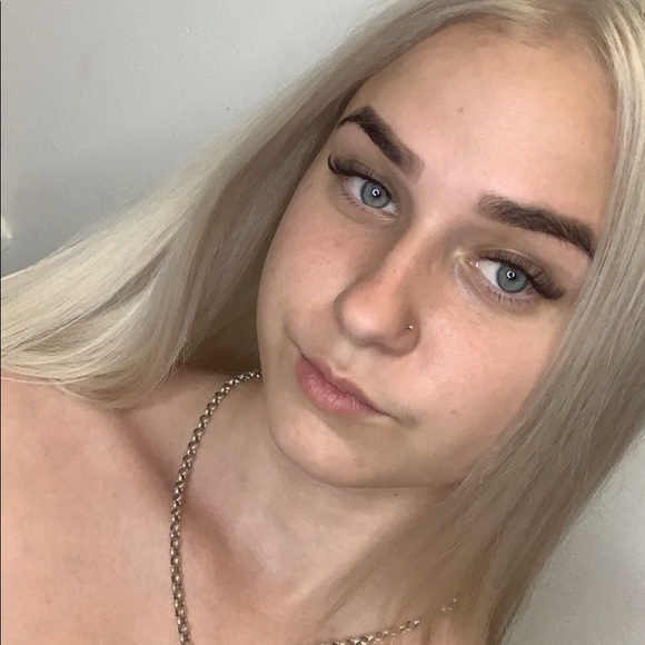 Profile Picture of Ashlee Mccosker (@ashleemccosker) on Poshmark