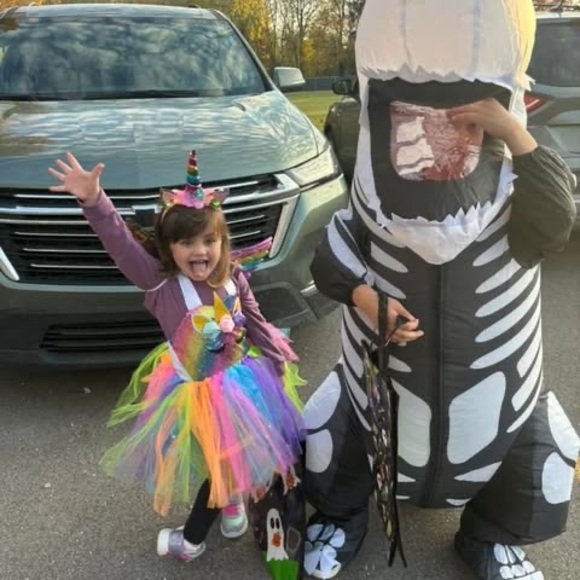 Megan Downer - Poshmark Profile Picture of Megan Downer (@megandowner526) on Poshmark