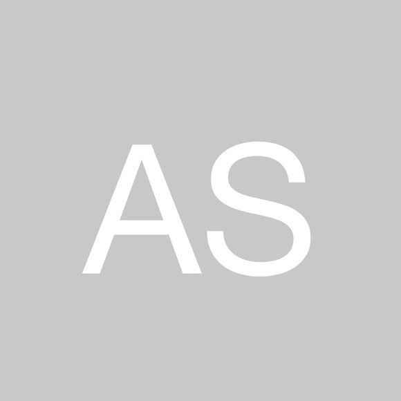 Profile Picture of Anne Sturm (@annesturm587) on Poshmark
