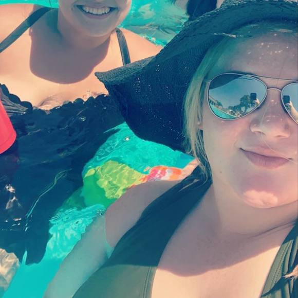 Kendall Baumbach - Poshmark Profile Picture of Kendall Baumbach (@kendall_denise) on Poshmark