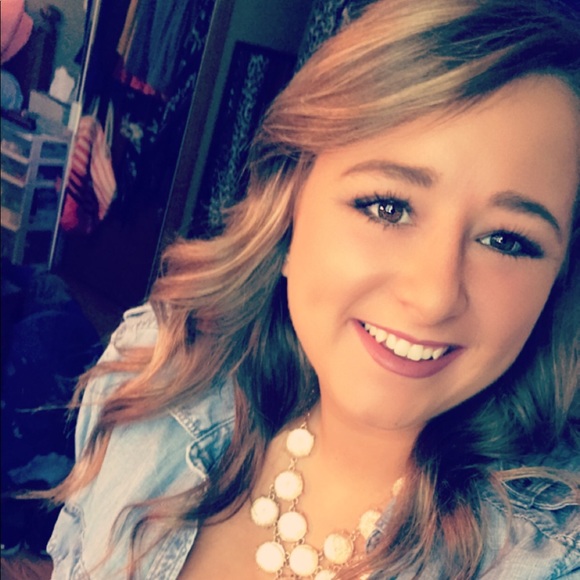 Paulina Mihelich - Poshmark Profile Picture of Paulina Mihelich (@paulinamarie18) on Poshmark