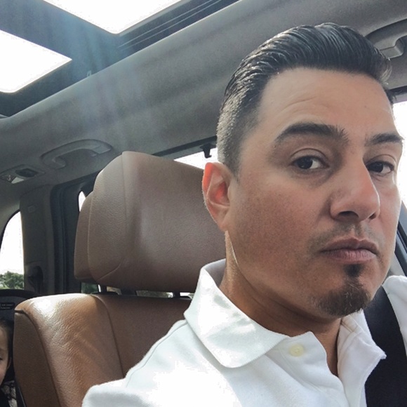 Profile Picture of Mike Pimentel (@connectedmike) on Poshmark