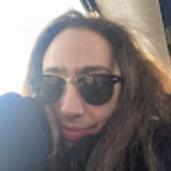 Profile Picture of Marianne Arsenault (@mba91452) on Poshmark