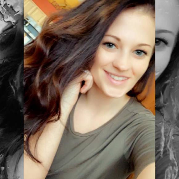 Profile Picture of Stephenie Pryor (@stephiebaby97) on Poshmark