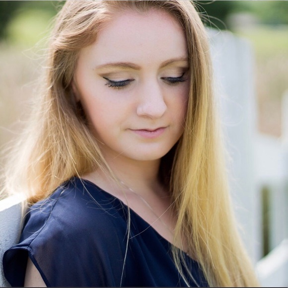 Profile Picture of Mandy Bray (@mandykbray) on Poshmark