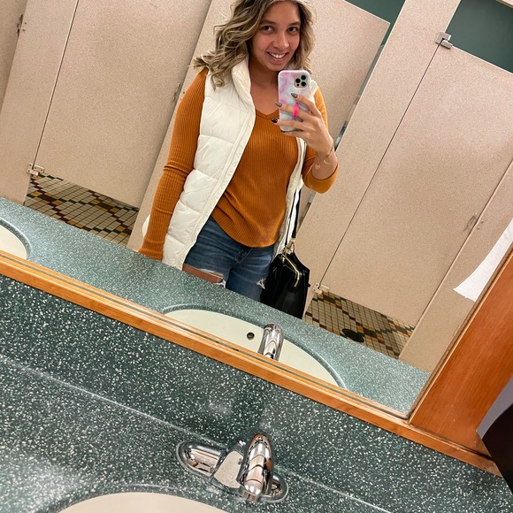 Profile Picture of Brianna Crawford (@bricrawford22) on Poshmark