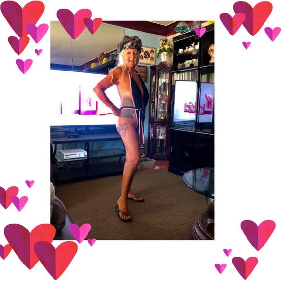 Profile Picture of Linda Brookes (@lindabrookes) on Poshmark