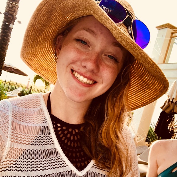 Profile Picture of Quinne Weinzierl (@musiqly) on Poshmark