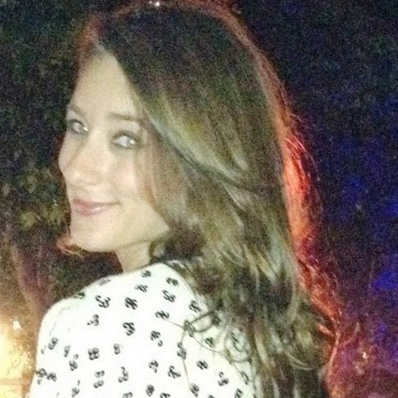 Profile Picture of Simonette Lowy grifka (@simonettelowy) on Poshmark