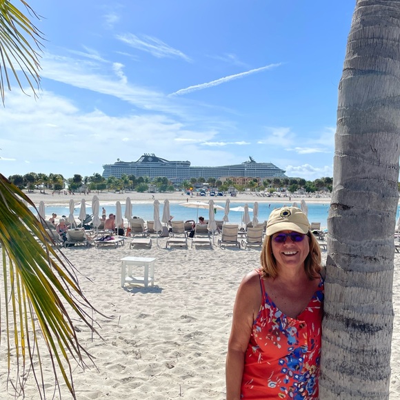 Karen Deveau - Poshmark Profile Picture of Karen Deveau (@deveaukar) on Poshmark